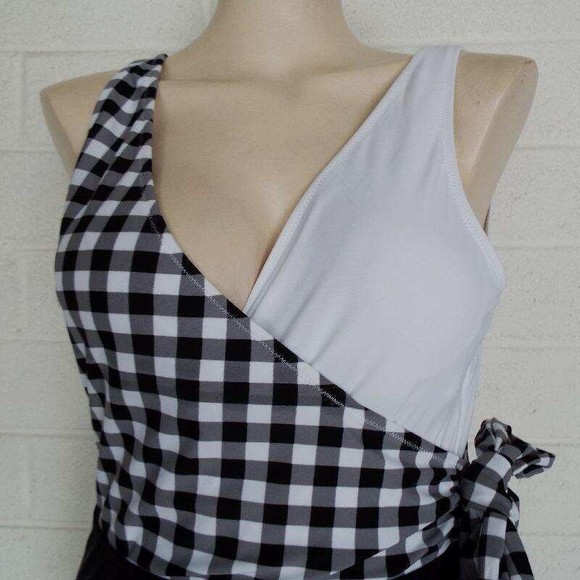New CUPSHE Large black white gingham check crossover top 1 piece Swimsuit - Picture 4 of 8